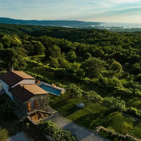 Tomazev Svet Zgornje Skofije