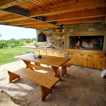 Tomazev Svet * Zgornje Skofije