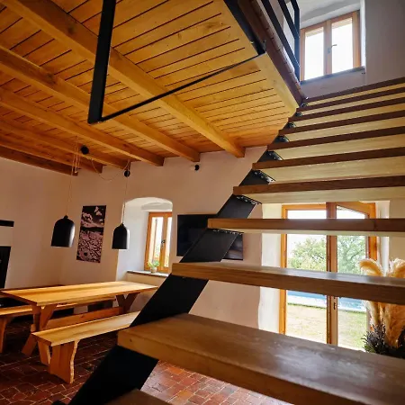 Tomazev Svet * Zgornje Skofije