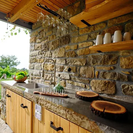 Tomazev Svet Zgornje Skofije