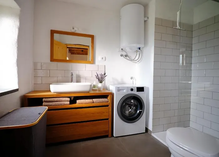 Tomazev Svet بيت للعطل *