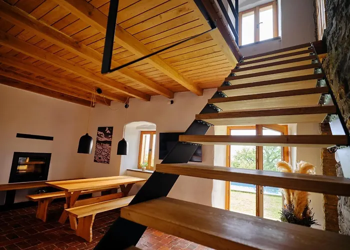 Tomazev Svet * Zgornje Skofije