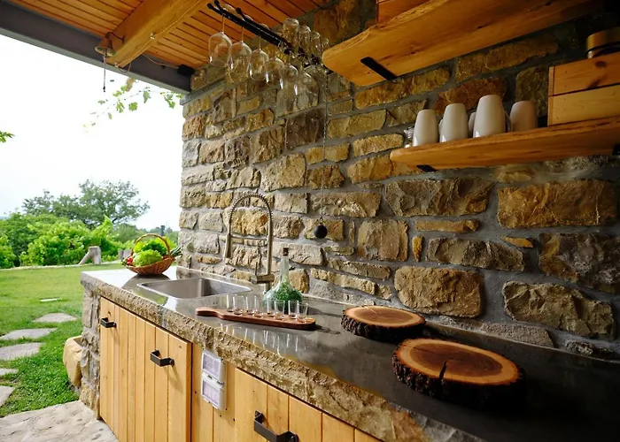 Tomazev Svet زْغورنيي سْكوفييي